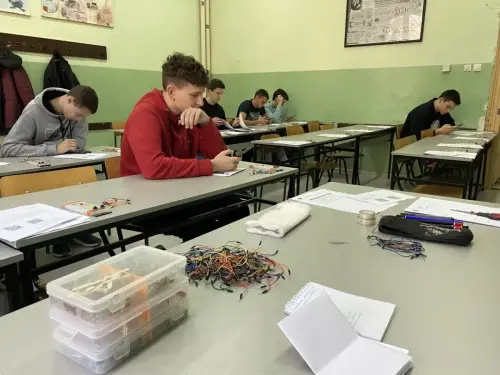 Радионица „Пајтон и електроника“
