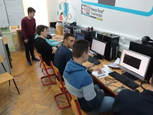 Радионица „Пајтон и електроника“