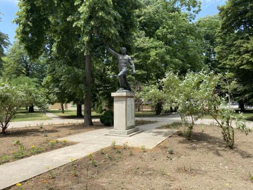 Споменик у Гају